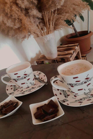 Caffe Delights: A Cozy Chocolate Escape ☕🍫
