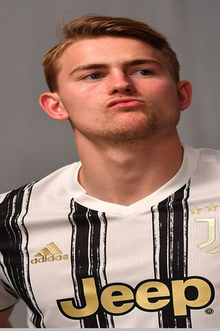 De Ligt: The Rising Star of Juventus ⚽✨