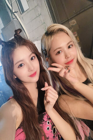 Radiant Moments: Everglow's Charm ✨