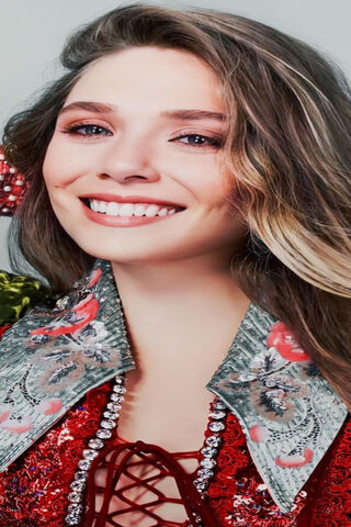 Radiant Charm: Elizabeth Olsen's Stunning Look