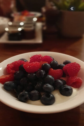 Berry Bliss: A Colorful Fruit Medley 🍓🫐
