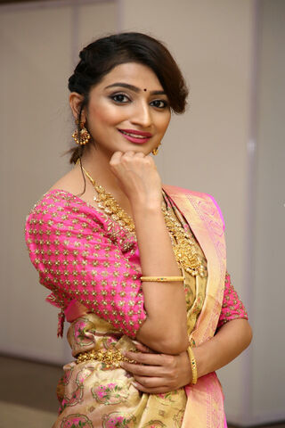 Elegance Personified: Fasiha Waseem's Radiant Charm