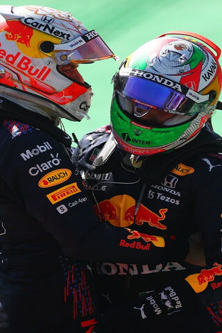 Victory Embrace: F1 Champions Unite! 🏆🤝