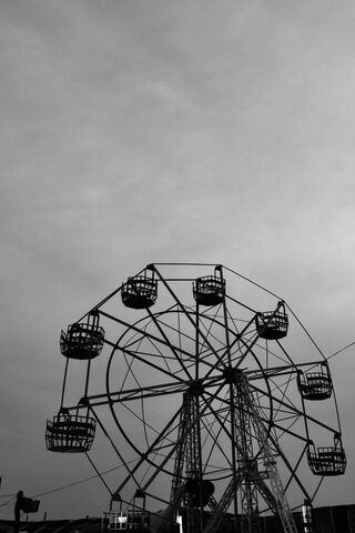 Whirling Dreams: The Giant Wheel Experience 🎡✨