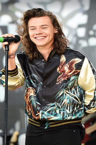 Rocking the Stage: A Moment with Harry Styles 🎤✨