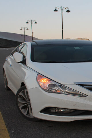 Sleek Elegance: The Hyundai Sonata in Action 🚗✨