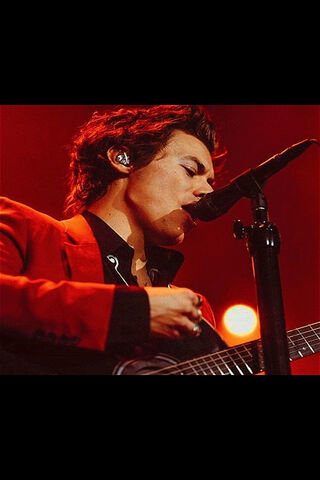 Harry Styles: A Fiery Performance 🎤🔥
