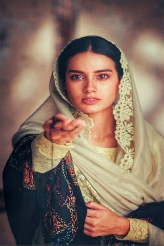 The Essence of Grace: Iqra Aziz in Focus