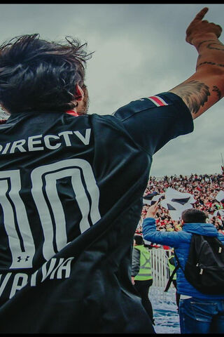 Celebrating Victory: Jorge Valdivia in Action! 🎉⚽