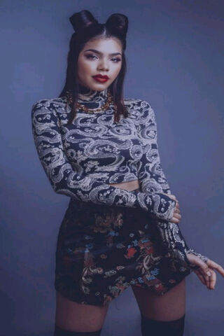 Stylish Vibes: Kenia OS Shines Bright! ✨