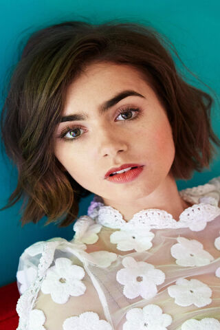 Lily Collins: A Floral Elegance 🌸