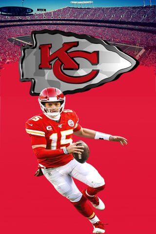 Mahomes in Action: The Heart of the Chiefs! 🏈❤️