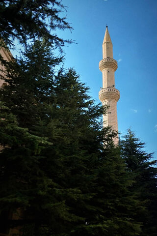 Majestic Minare: A Towering Symbol of Faith 🌟