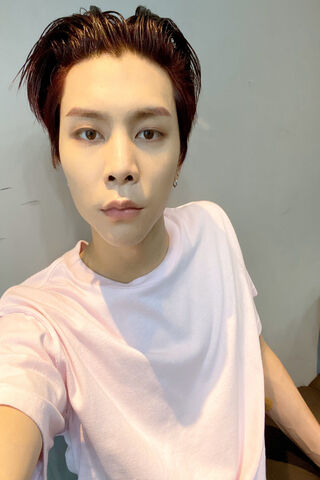 Johnny's Charismatic Selfie 🌟