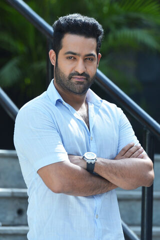 The Charismatic Hero of Ntr Daggaraku Raku