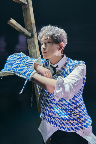 Onew: The Charismatic Star 🌟