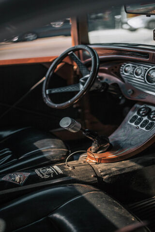 Timeless Elegance: The Old-Gold Ride