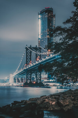 Ponte: A Nighttime Symphony of Light and Structure 🌉✨