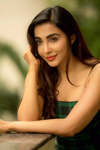 Elegance in Green: Parvati Nair's Captivating Charm