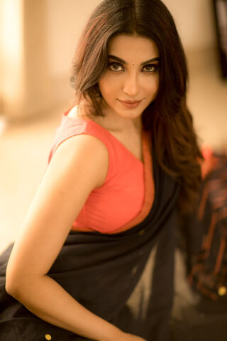 Elegance in Simplicity: Parvati Nair's Graceful Charm