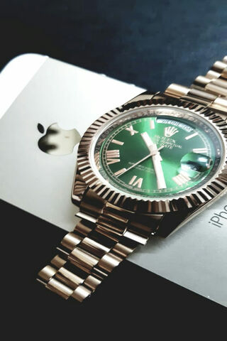 Luxury Fusion: Rolex Meets iPhone ⌚📱