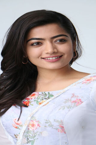 Radiant Charm: The Allure of Rashmika Mandanna 🌸
