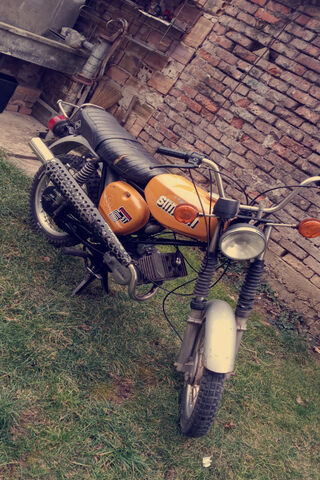 Revving Up Nostalgia: The Simson Classic 🏍️✨