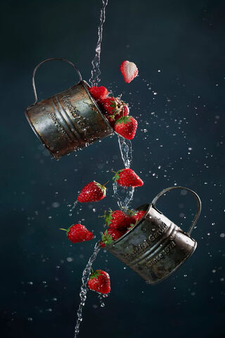 Berry Splash Delight! 🍓💦