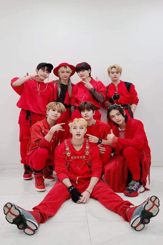 Stray Kids: Red Hot Vibes! 🔥❤️