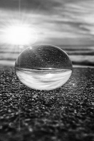 Ethereal Reflections: The Sfera Bianco & Nero