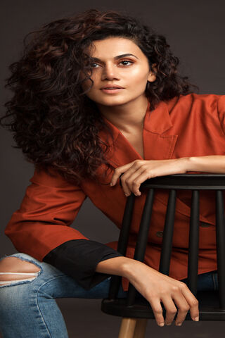 Chic Confidence: A Modern Muse