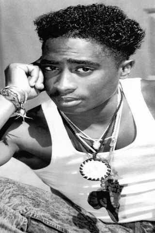 The Iconic Tupac: A Legend in Black and White 🎤✨