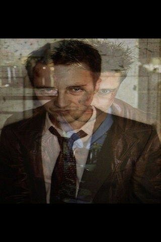 The Duality of Tyler Durden: A Fight Club Icon 🥊