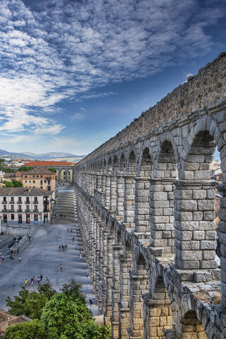 Majestic Aqueduct: A Journey Through Time 🌍🏛️
