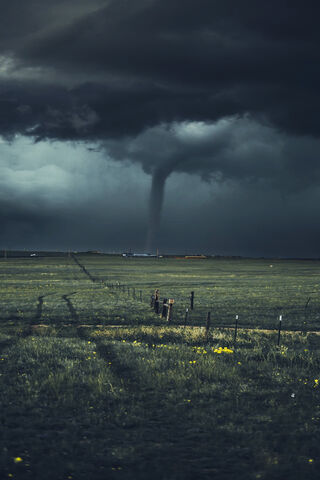 Nature's Whirlwind: The Power of a Tornado 🌪️