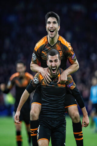 Valencia CF: A Celebration of Victory! 🎉⚽
