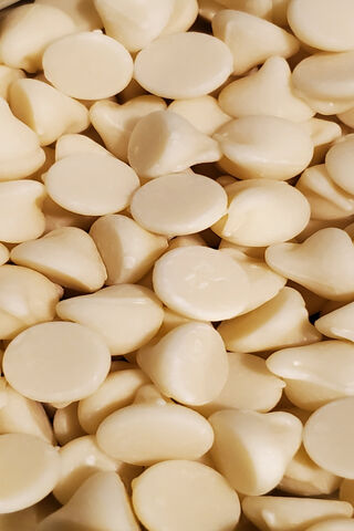 Sweet Indulgence: The Allure of White Chocolate 🍫✨