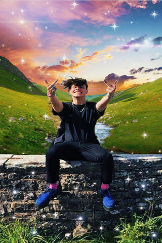 Yungblud: Embracing Freedom in Nature 🌄✨