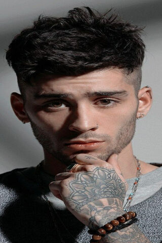 Zayn Malik: The Charismatic Star 🌟