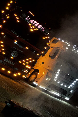 Ates Mersedes: The Nighttime Trucking Marvels 🚛✨