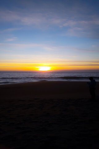 Sunset Serenity: A Moment of Tranquility 🌅