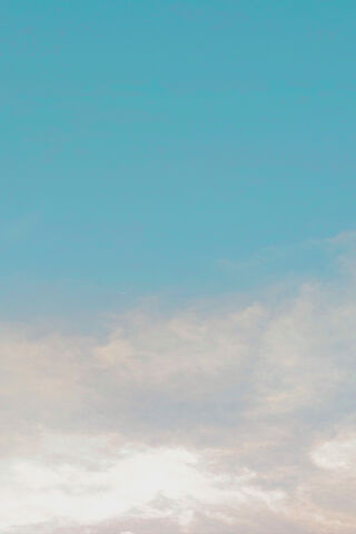 Endless Blue: A Day Under Clear Skies ☀️🌤️