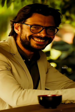 The Charismatic Strategist