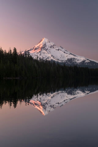 Majestic Reflections: The Beauty of Montain 🌄✨