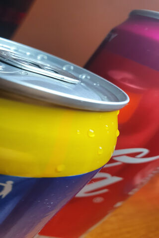 Fizzing Rivalry: Pepsi vs. Cola 🍹✨
