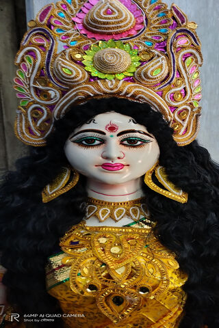 Divine Grace: The Radiance of Saraswati Maa 🌼✨