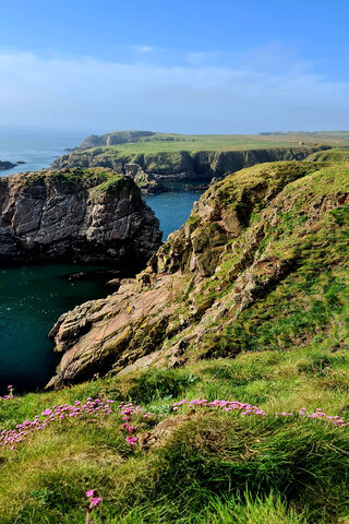 Scotland's Coastal Serenity 🌊🏞️