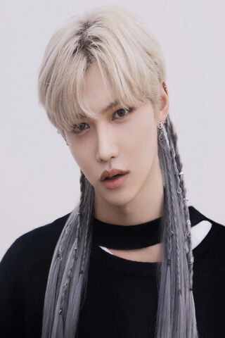 Felix: The Charismatic Star of SKZ 🌟