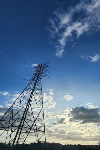 Torre Do Vilar Novo: A Towering Presence Against the Sky 🌤️