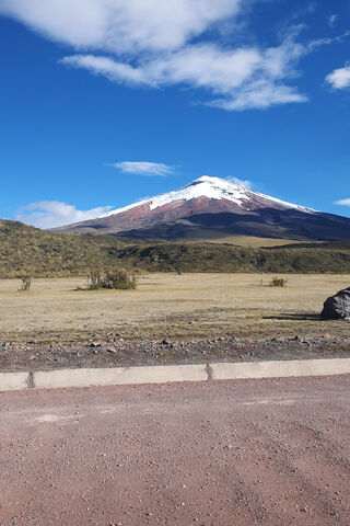 Majestic Volcán Ecuador: Nature's Power Unleashed 🌋✨